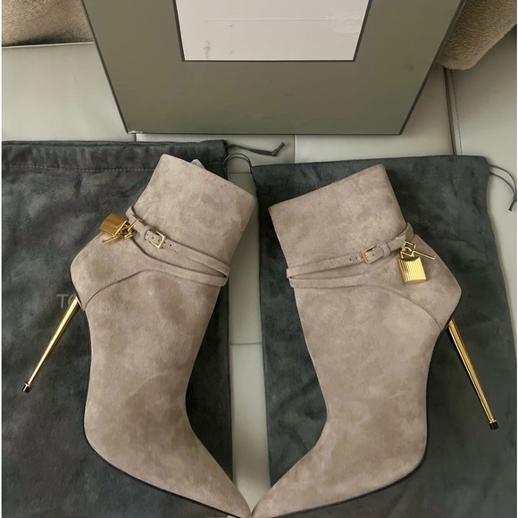 Tom Ford Padlock Pointed Toe Heel bootie - Picture 9 of 16